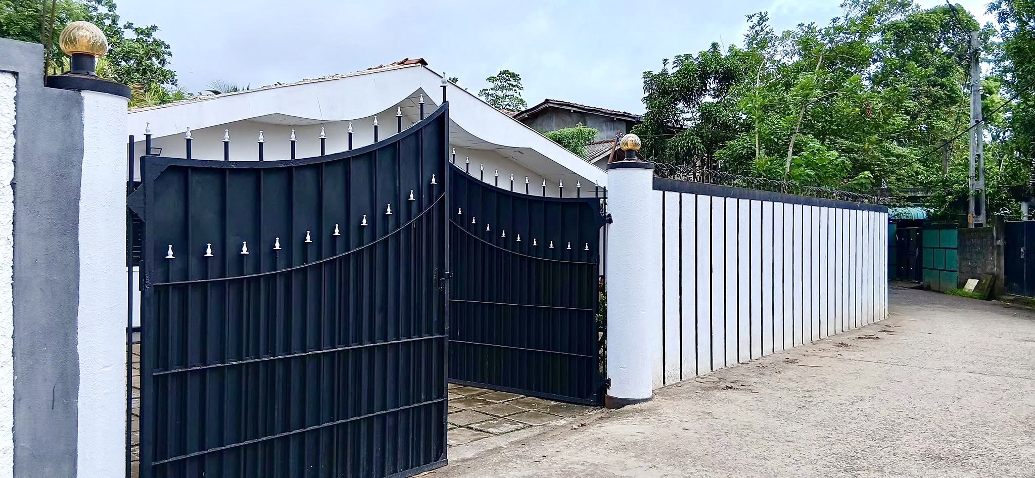 VILLA-TYPE HOUSE FOR SALE IN WELIGAMA – WALKING DISTANCE TO THE BEACH!
