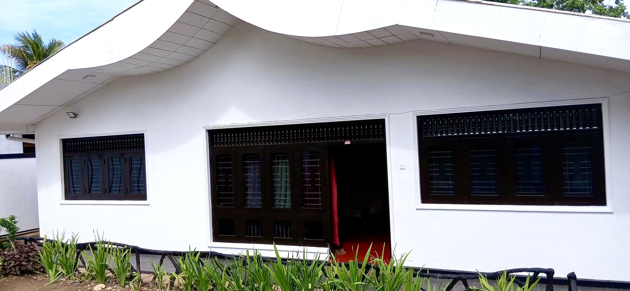 VILLA-TYPE HOUSE FOR SALE IN WELIGAMA – WALKING DISTANCE TO THE BEACH!