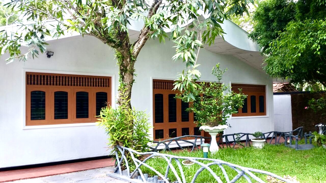 VILLA-TYPE HOUSE FOR SALE IN WELIGAMA – WALKING DISTANCE TO THE BEACH!