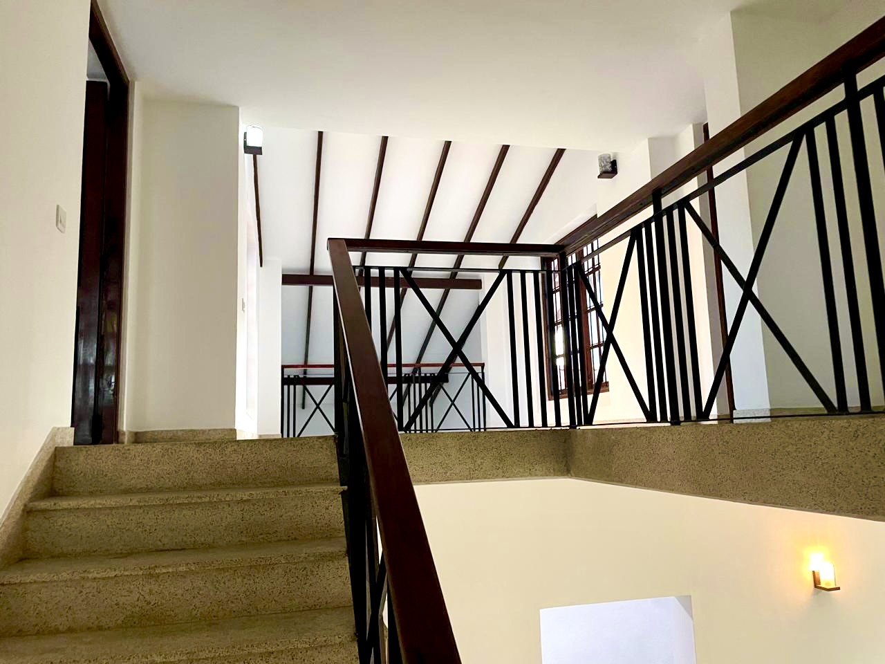 𝐃𝐄𝐋𝐊𝐀𝐍𝐃𝐀 – 𝐑𝐀𝐓𝐇𝐀𝐍𝐀𝐏𝐈𝐓𝐈𝐘𝐀 𝐏𝐑𝐄𝐌𝐈𝐔𝐌 𝐋𝐀𝐊𝐄 𝐕𝐈𝐄𝐖 𝐅𝐀𝐌𝐈𝐋𝐘 𝐇𝐎𝐌𝐄 𝐅𝐎𝐑 𝐒𝐀𝐋𝐄