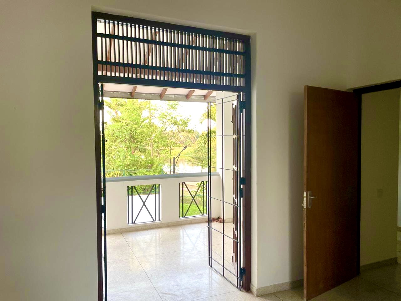 𝐃𝐄𝐋𝐊𝐀𝐍𝐃𝐀 – 𝐑𝐀𝐓𝐇𝐀𝐍𝐀𝐏𝐈𝐓𝐈𝐘𝐀 𝐏𝐑𝐄𝐌𝐈𝐔𝐌 𝐋𝐀𝐊𝐄 𝐕𝐈𝐄𝐖 𝐅𝐀𝐌𝐈𝐋𝐘 𝐇𝐎𝐌𝐄 𝐅𝐎𝐑 𝐒𝐀𝐋𝐄